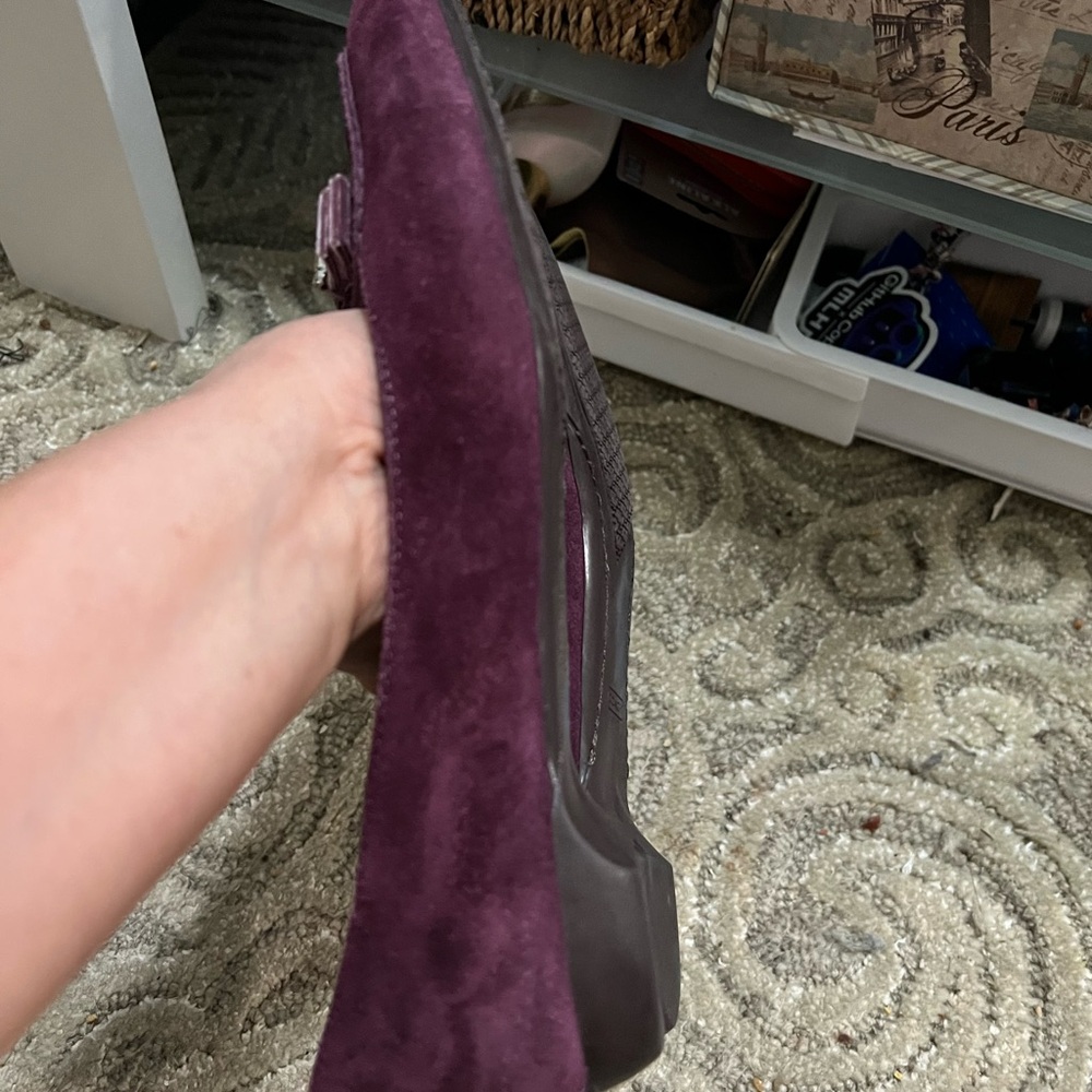Elegant Burgundy Velvet Loafers - Picture 4 of 8